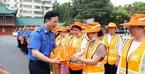 常德市城管执法局高温慰问城市一线工作者