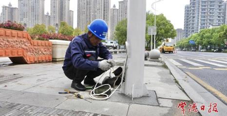 武陵区丁玲公园东门前“亮”了，常德市民：心里踏实多了