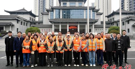 30名环卫工人站上“C位”